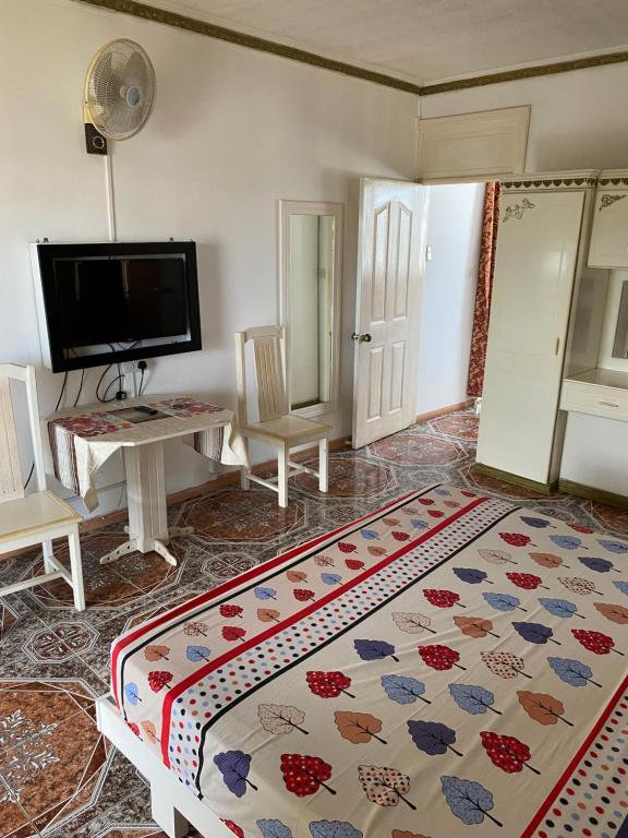 TV a/nebo společenská místnost v ubytování Apartments la Colombe