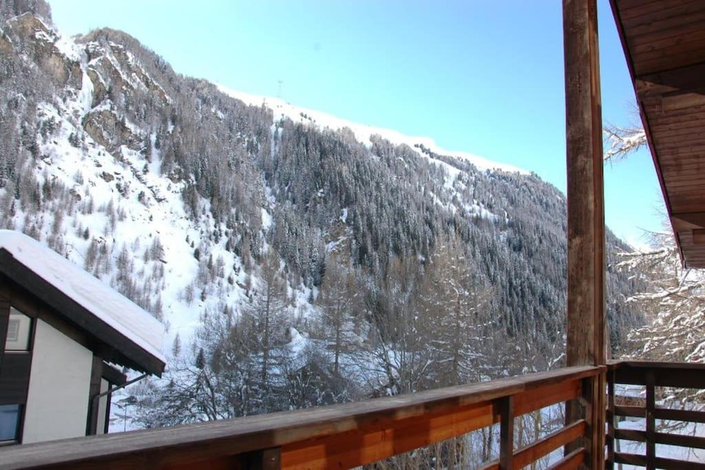 Nespecifikovaný výhled na hory nebo výhled na hory při pohledu z apartmánu