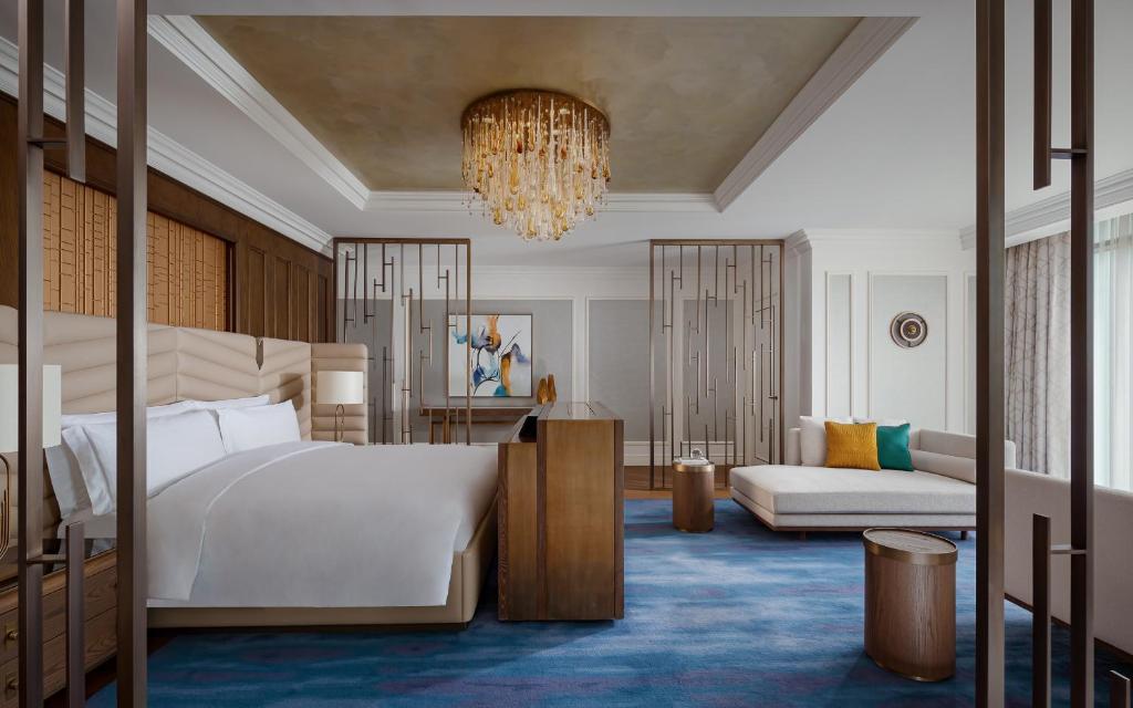 Postel nebo postele na pokoji v ubytování The Ritz-Carlton, Baku