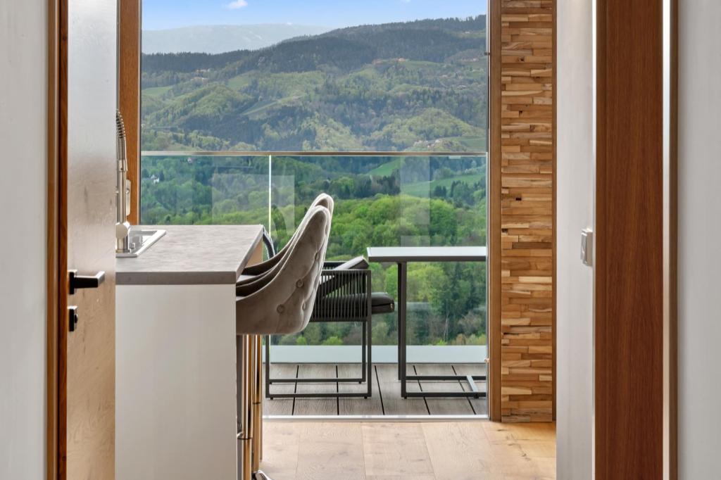 Uma vista geral da montanha ou uma vista da montanha a partir do apartamento