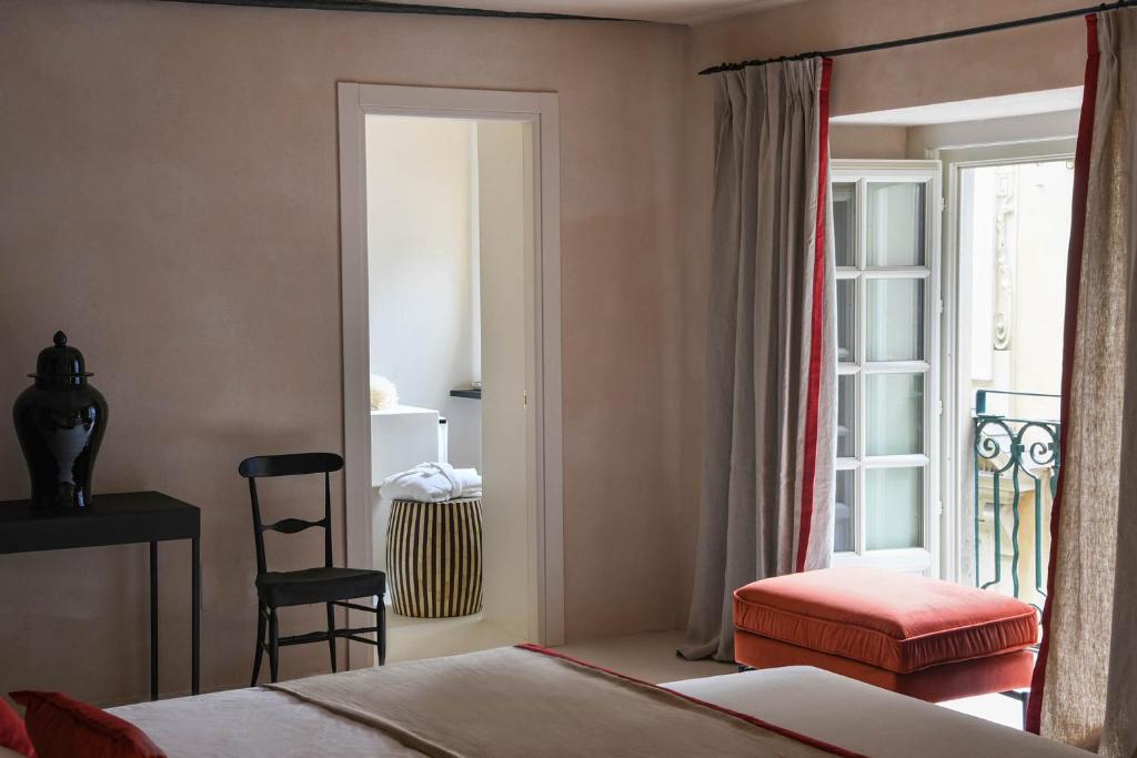Postel nebo postele na pokoji v ubytování Hotel Palazzo Durazzo Suites