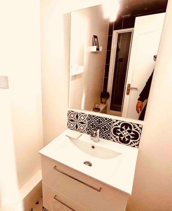 a bathroom with a white sink and a mirror at EL DREAM - WiFi NetFlix Centre-ville in Lisieux