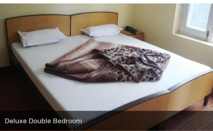 Postel nebo postele na pokoji v ubytování Hotel Irshad Home Stay