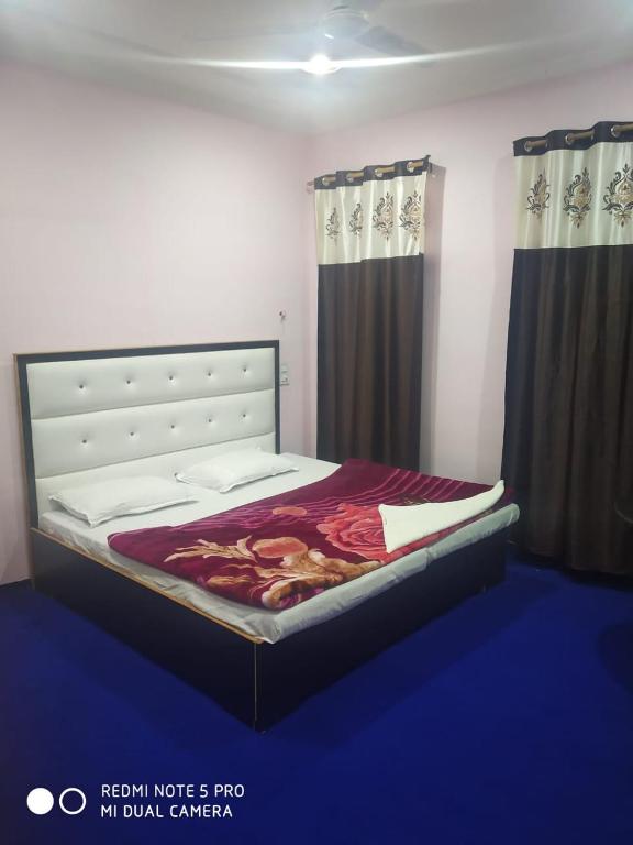 Postel nebo postele na pokoji v ubytování Hotel Irshad Home Stay