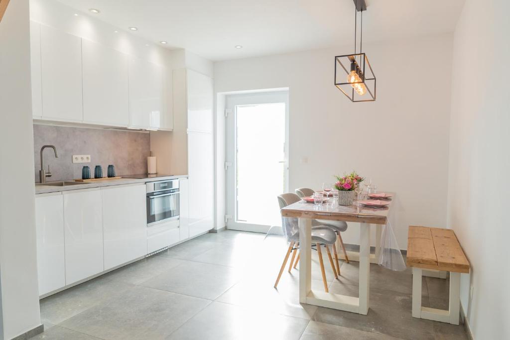 Kuchyň nebo kuchyňský kout v ubytování MAISON ROBERT