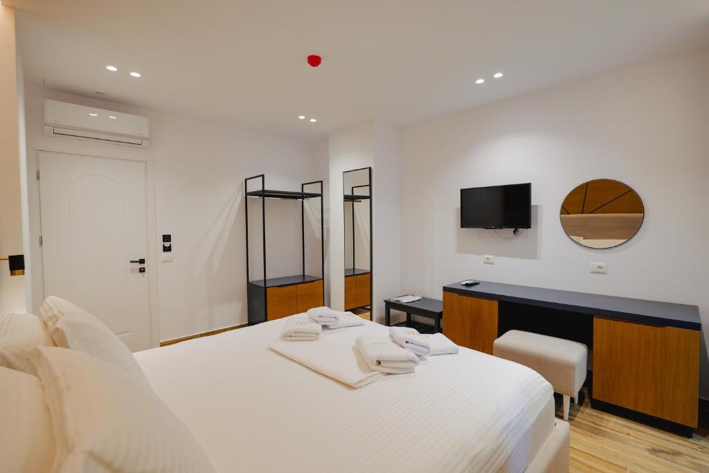 HOTEL RENATO - Studio With Garden View
