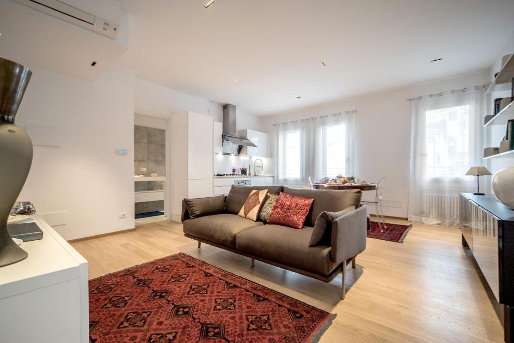 A seating area at Apt. Venice Modern Style