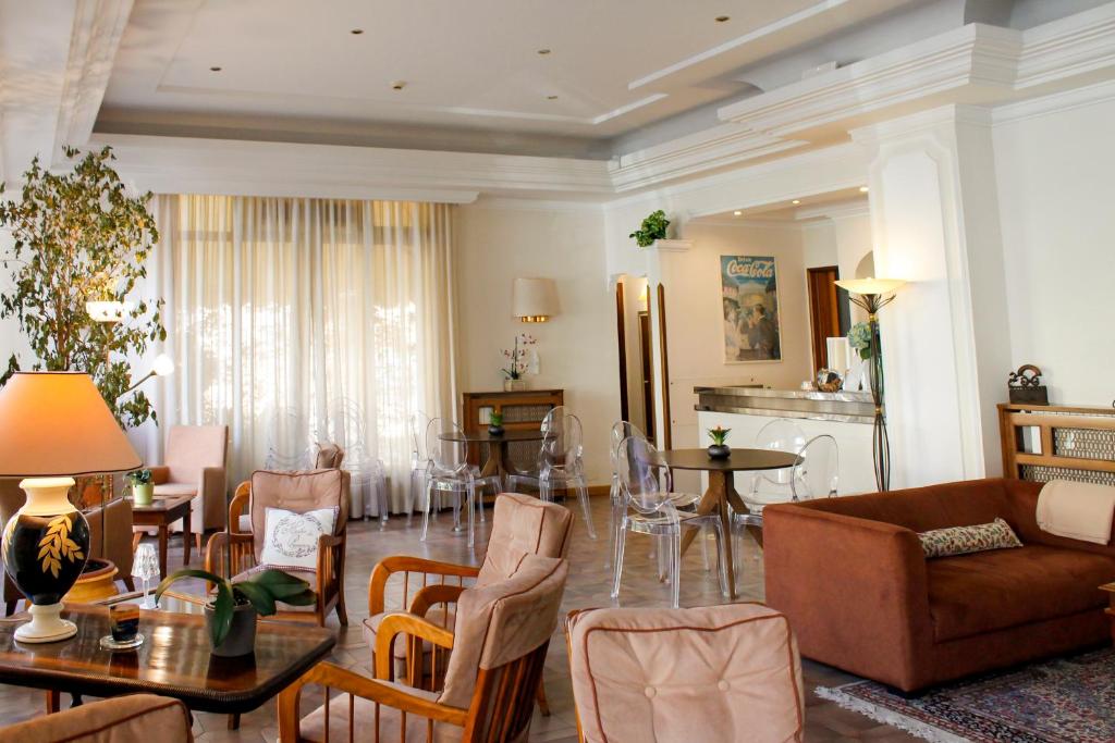 Posezení v ubytování Hotel Delle Ortensie