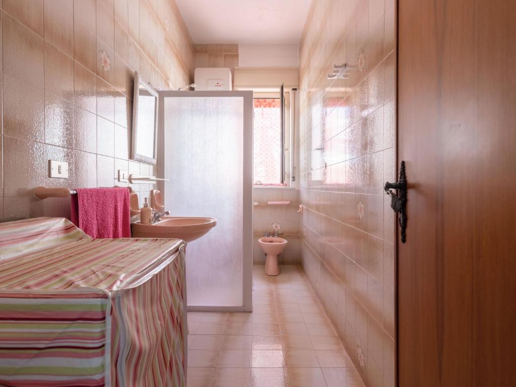 Łóżko lub łóżka w pokoju w obiekcie Studio Seccagrande by Interhome