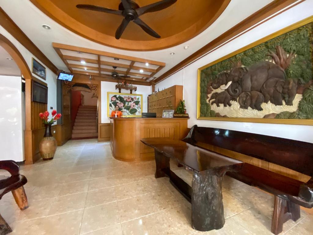 Posezení v ubytování Nanai 2 Residence Patong Phuket