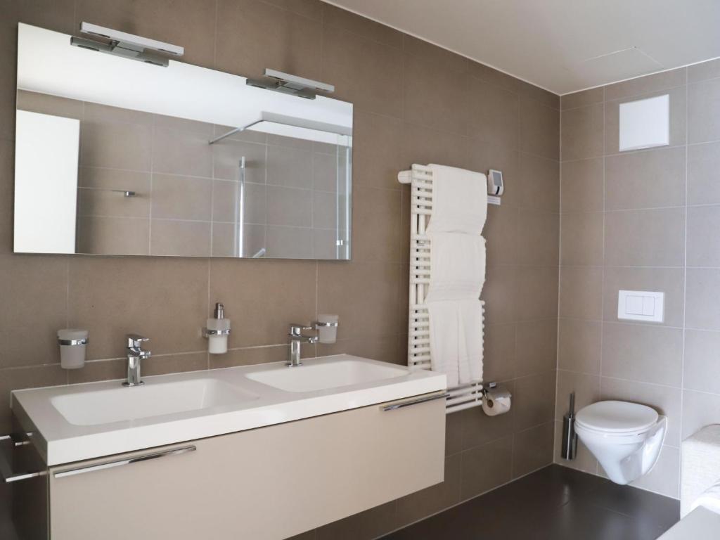 Koupelna v ubytování Apartment La Terrasses C2-5 by Interhome