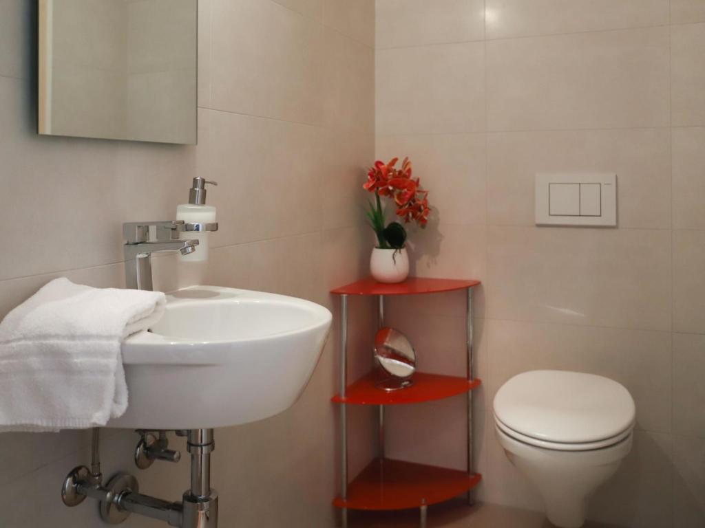 Koupelna v ubytování Apartment La Terrasses C2-5 by Interhome