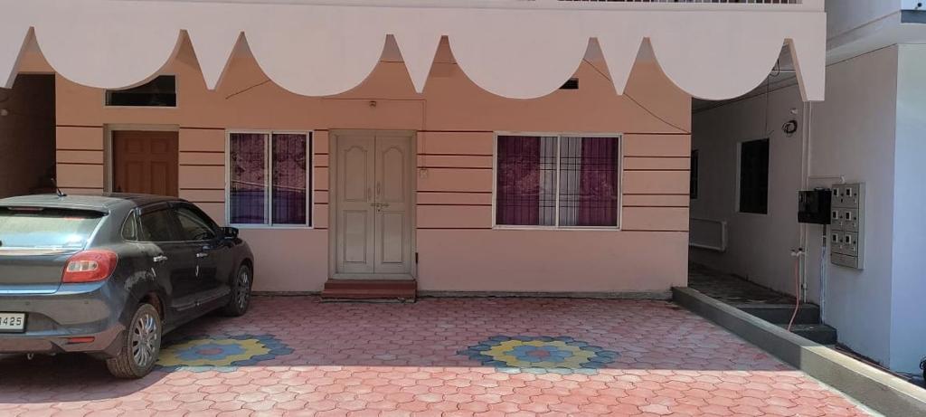 a car parked in front of a house at Chesna Cottage in Madikeri