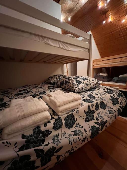 Postel nebo postele na pokoji v ubytování Blancs Vercors, appartement-gîte