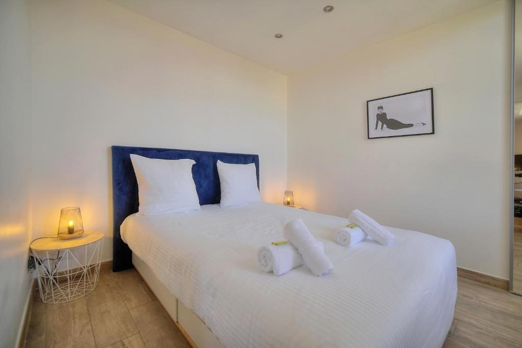 Posteľ alebo postele v izbe v ubytovaní IMMOGROOM-Suquet-AC-WIFI-close to the beaches