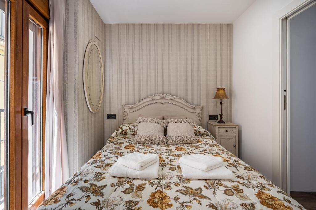 מיטה או מיטות בחדר ב-Higuera's Home