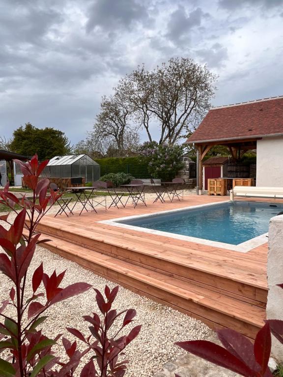 Bazén v ubytovaní Maisons d'hôtes du Château au Grand Pressigny alebo v jeho blízkosti