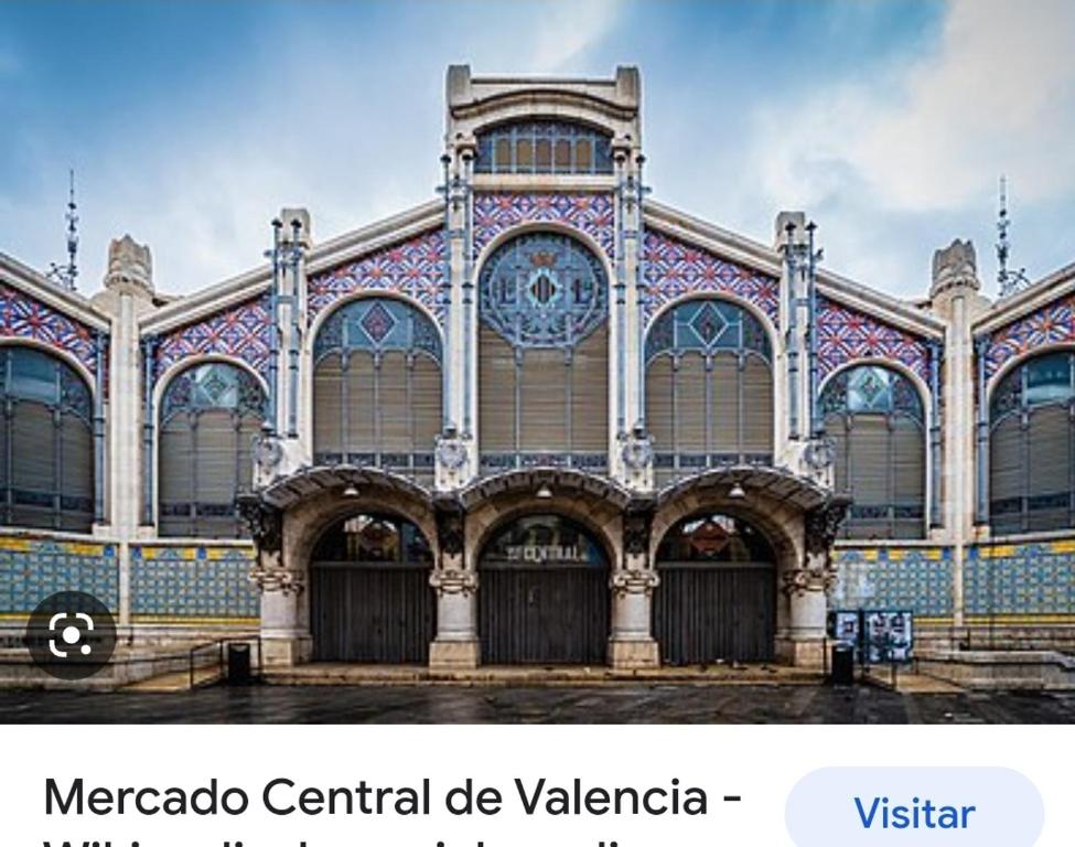 Valencia Centro andando y Playa malvarrosa tranvía, Valencia ...