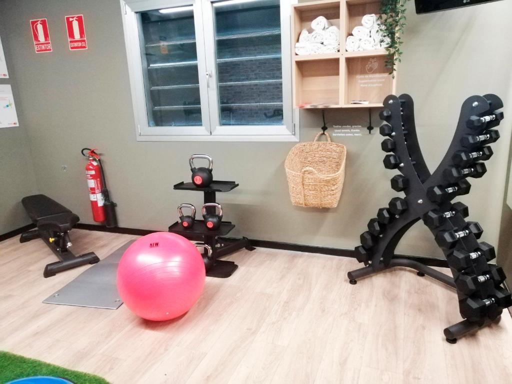 Fitness centrum a/nebo fitness zařízení v ubytování Hotel Bed4U Pamplona