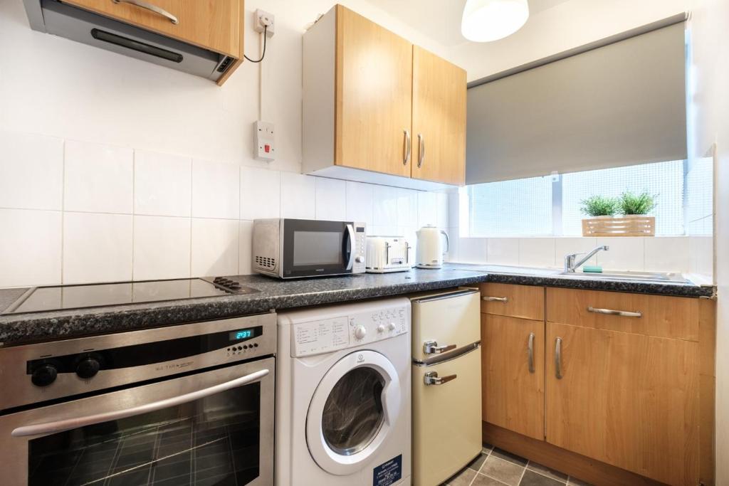 Oxford Street London by Threstle - Standard Apartment