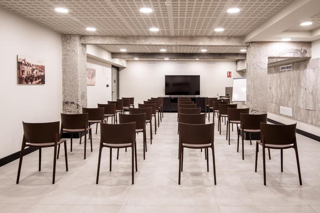 The business area and/or conference room at voco Bilbao - City by IHG