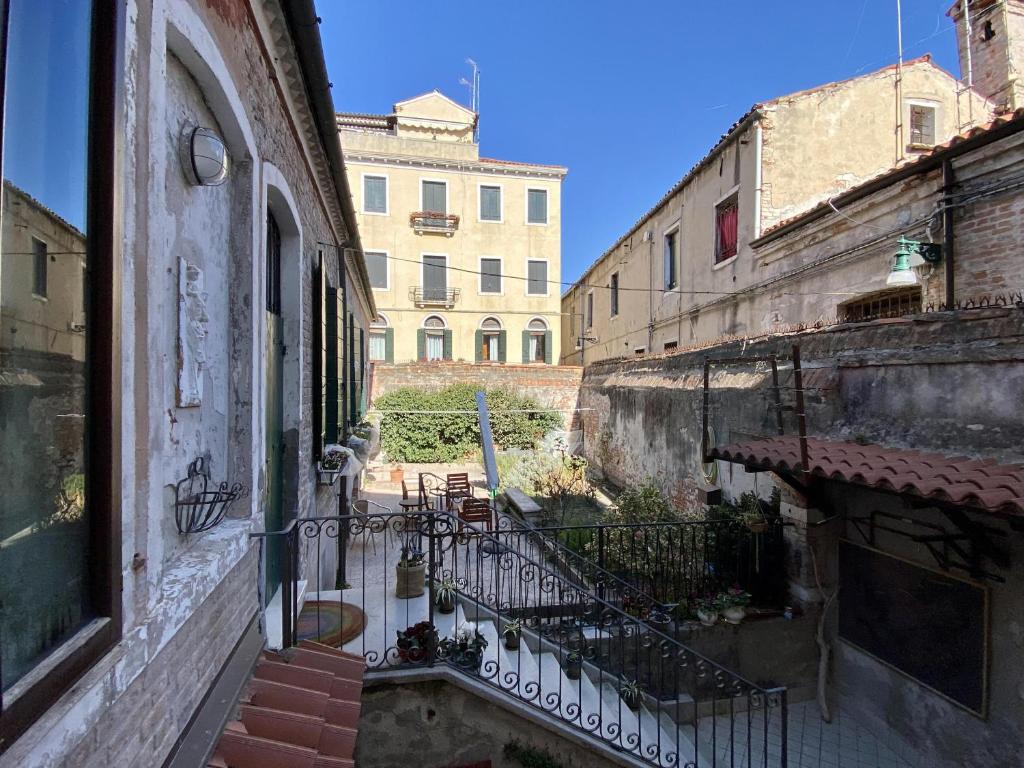 The building in which Az apartmant is located