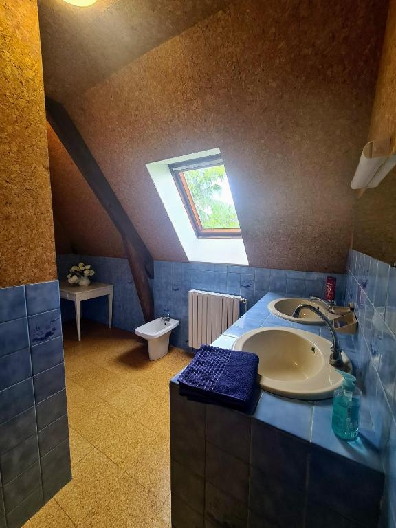 Łazienka w obiekcie Grand Gite Avec Tennis et Piscine