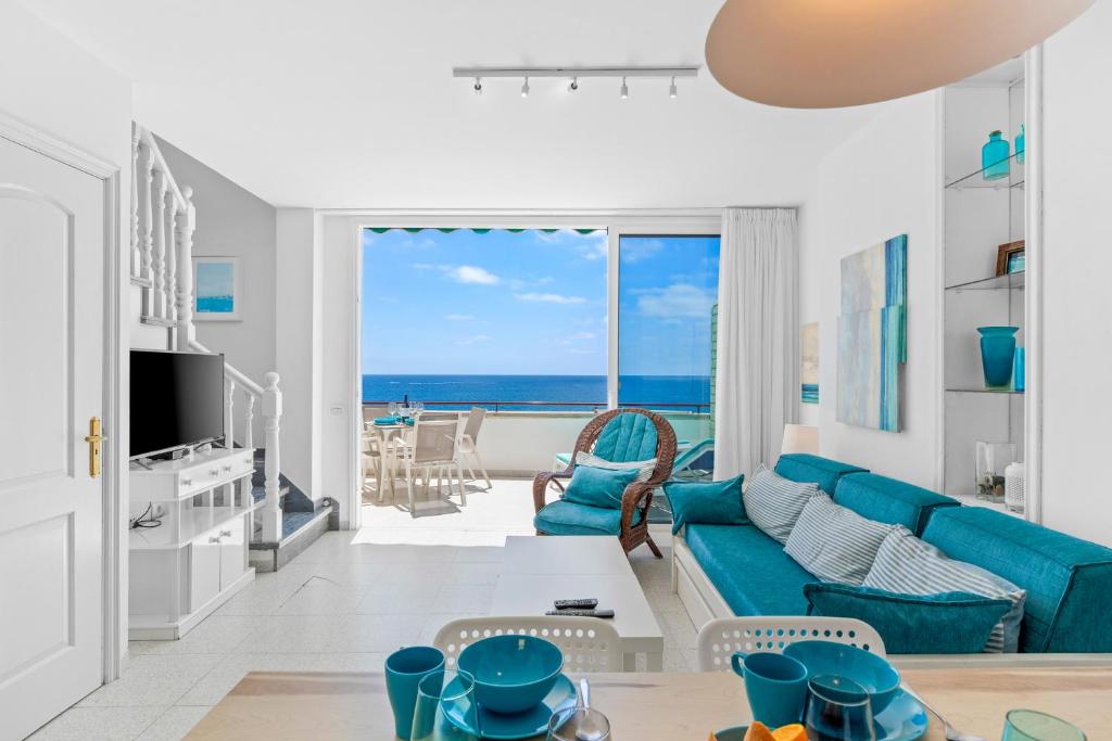 TV a/nebo společenská místnost v ubytování MEDANO4YOU The First Line Sea View Penthouse