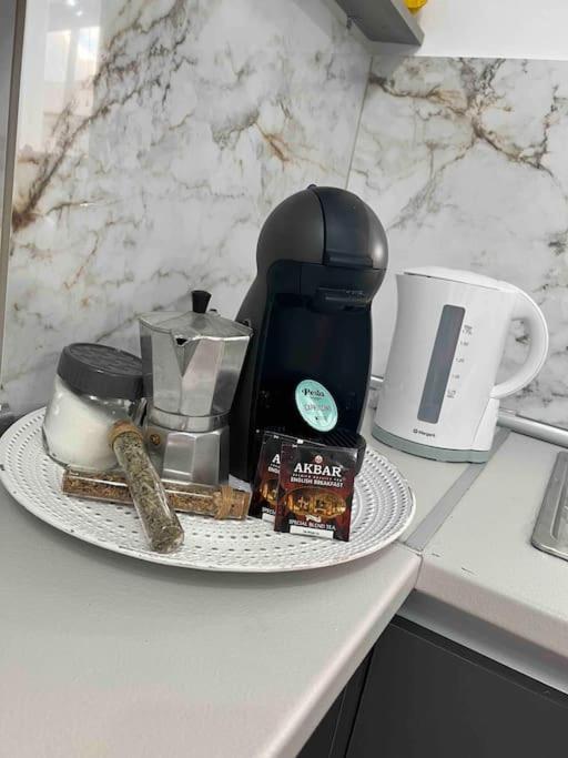 Příslušenství pro přípravu čaje a kávy v ubytování Sissi Olive home