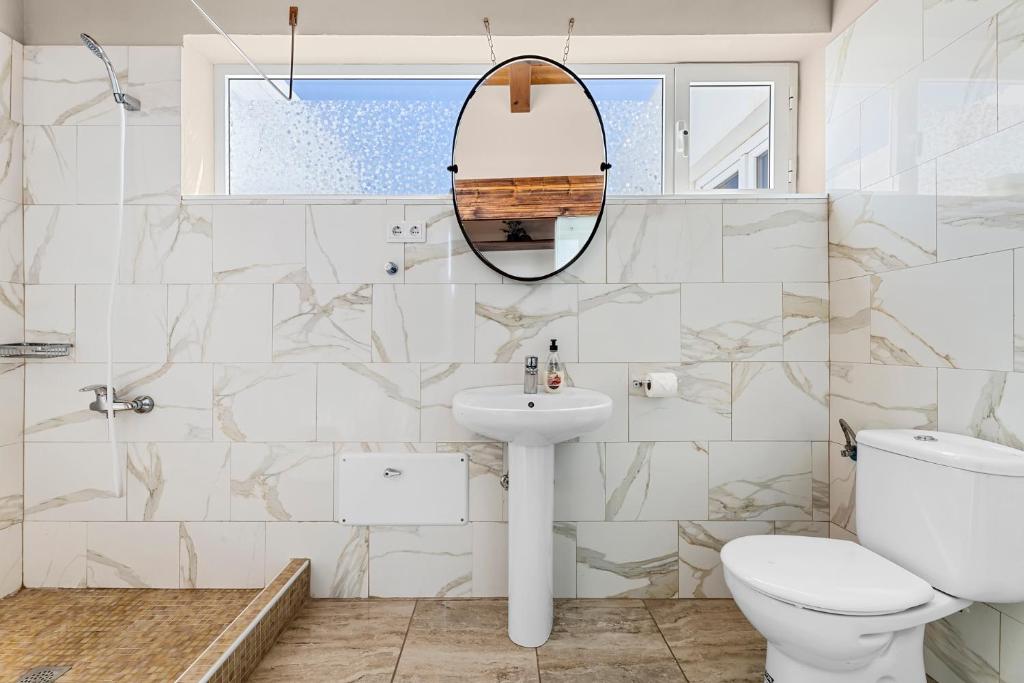 Kúpeľňa v ubytovaní E Ensuite Vacation Apartment LANZAROTE