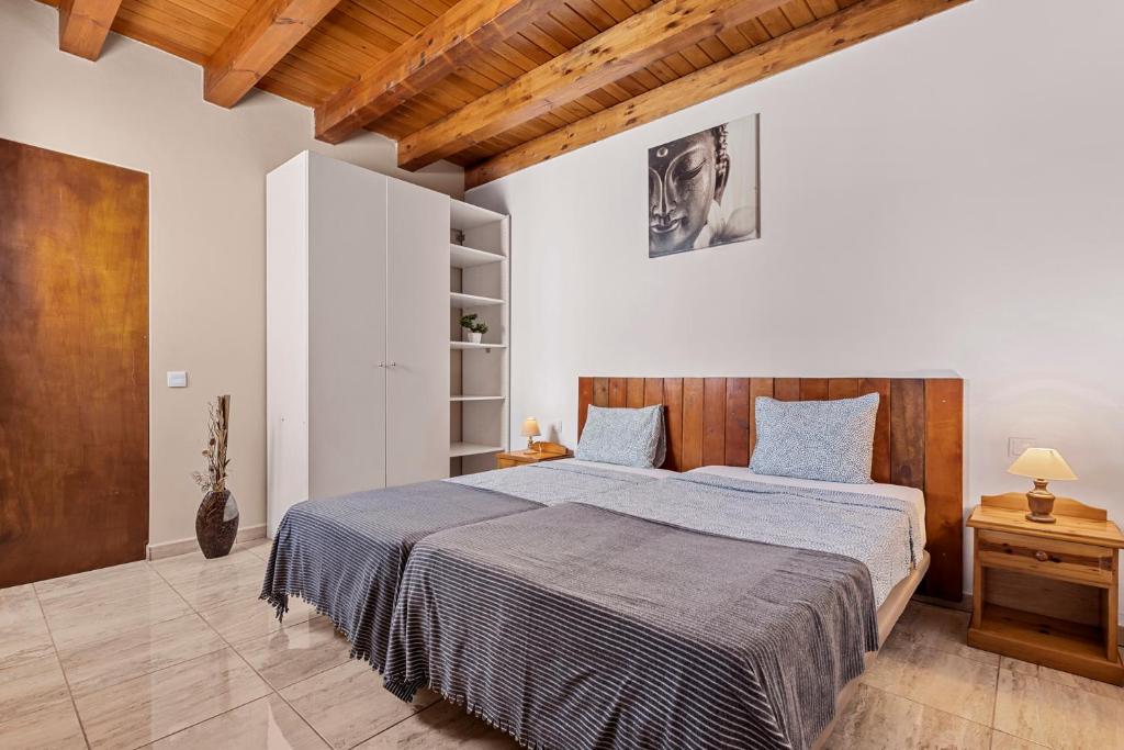 Posteľ alebo postele v izbe v ubytovaní E Ensuite Vacation Apartment LANZAROTE