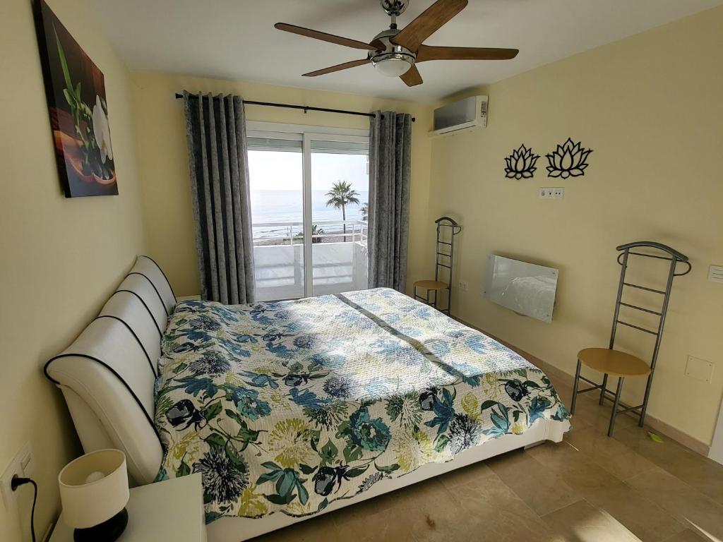 Posteľ alebo postele v izbe v ubytovaní Beach apartment Marbella