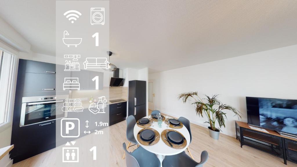 un salon avec une table et une télévision dans l'établissement Hallesgare 1 free parking, à Strasbourg