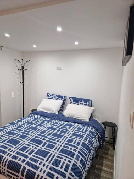 Posteľ alebo postele v izbe v ubytovaní Studio paisible CDG/Villepinte/Le Bourget
