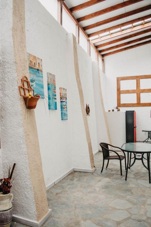 Televízia a/alebo spoločenská miestnosť v ubytovaní Obrava Guesthouse Kotroni Trikalon