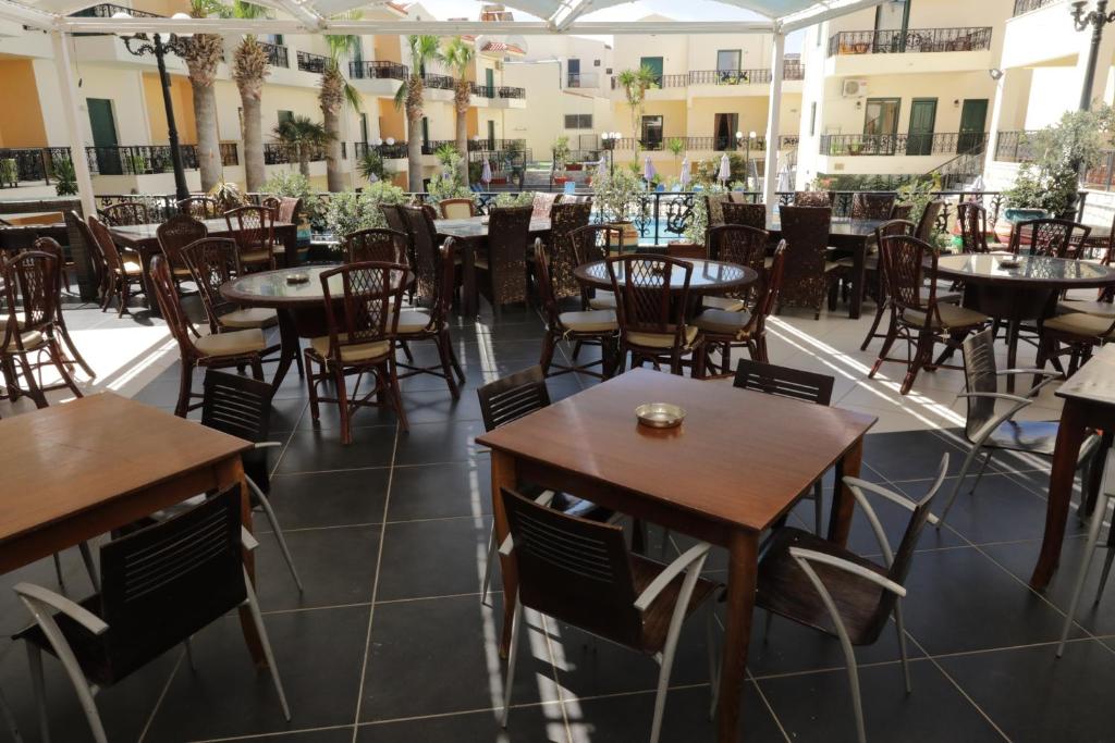 Restauracja lub miejsce do jedzenia w obiekcie Diogenis Blue Palace