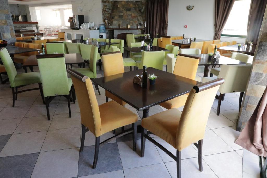 Restauracja lub miejsce do jedzenia w obiekcie Diogenis Blue Palace