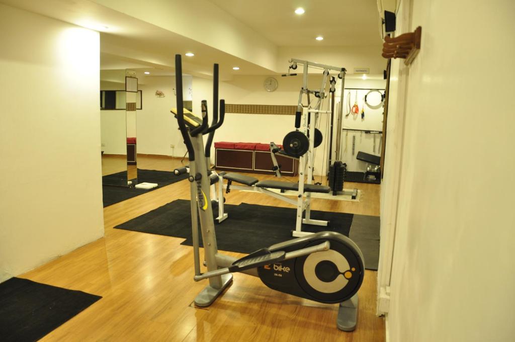 Fitness centrum a/nebo fitness zařízení v ubytování Hotel Atithi