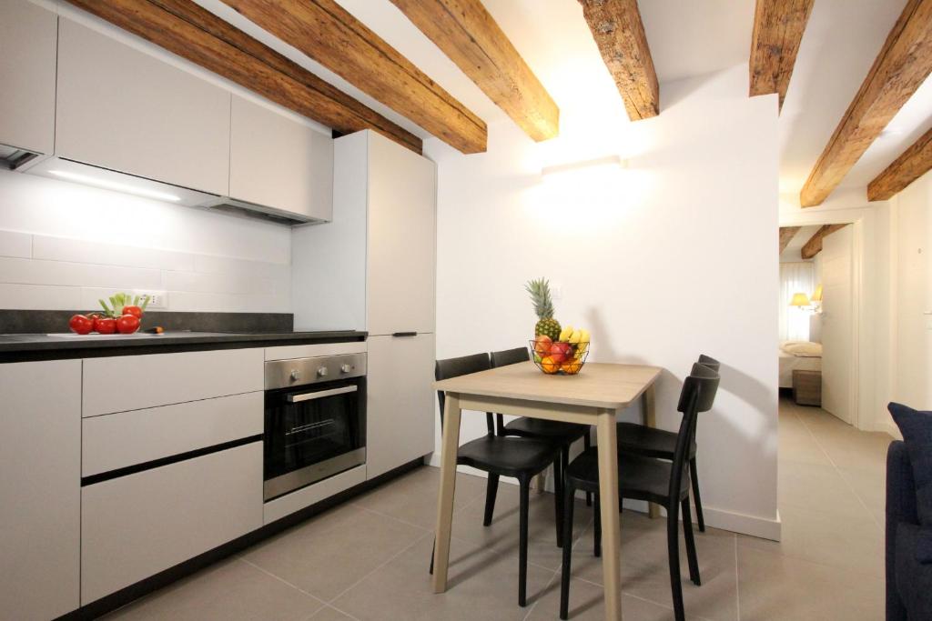 Kuchyň nebo kuchyňský kout v ubytování Residence degli Artisti