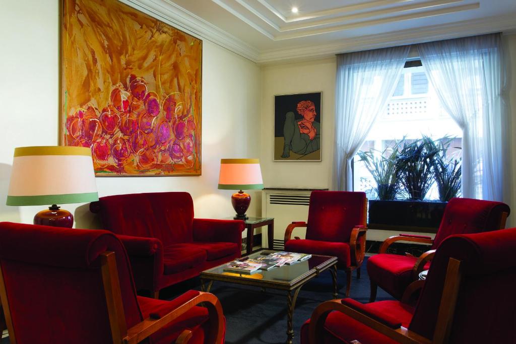A seating area at Hotel dei Mellini