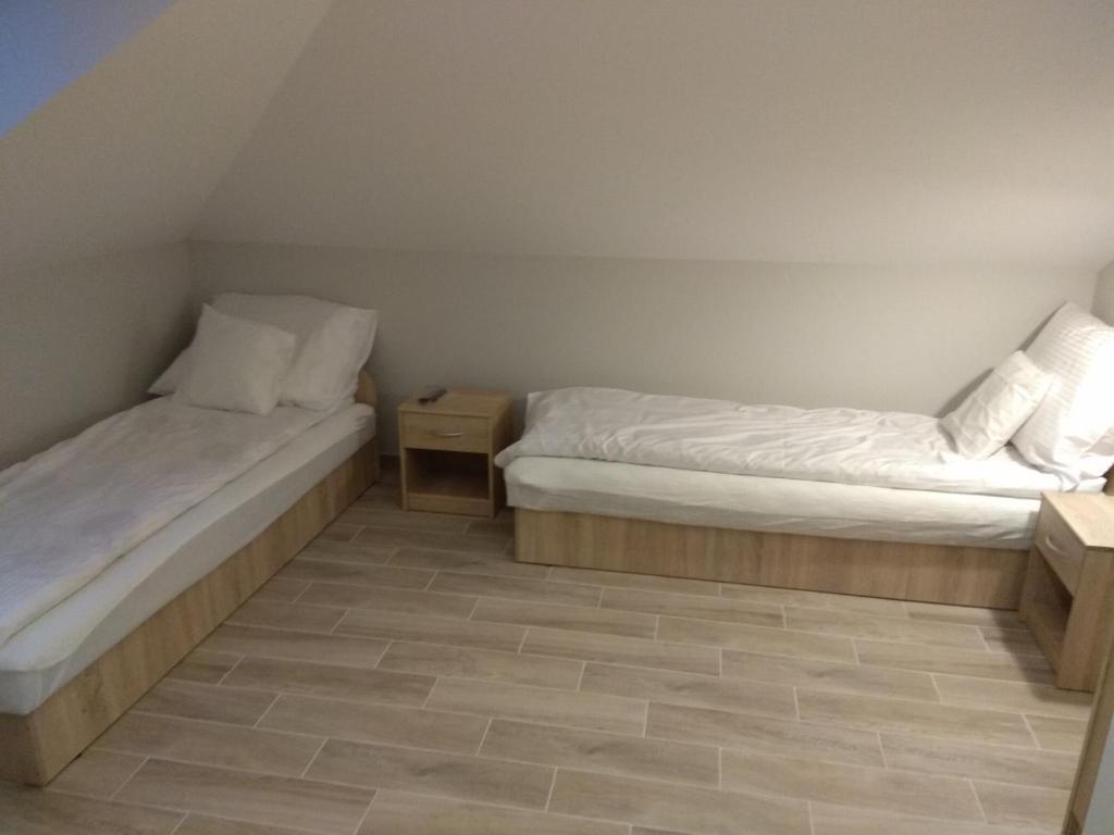 BB CONSUL - Standard Twin Room With Shared Bathroom