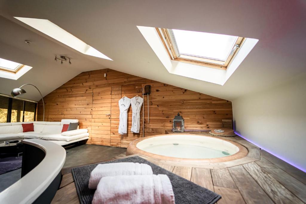 Ванная комната в Le Lov't - Suite avec jacuzzi