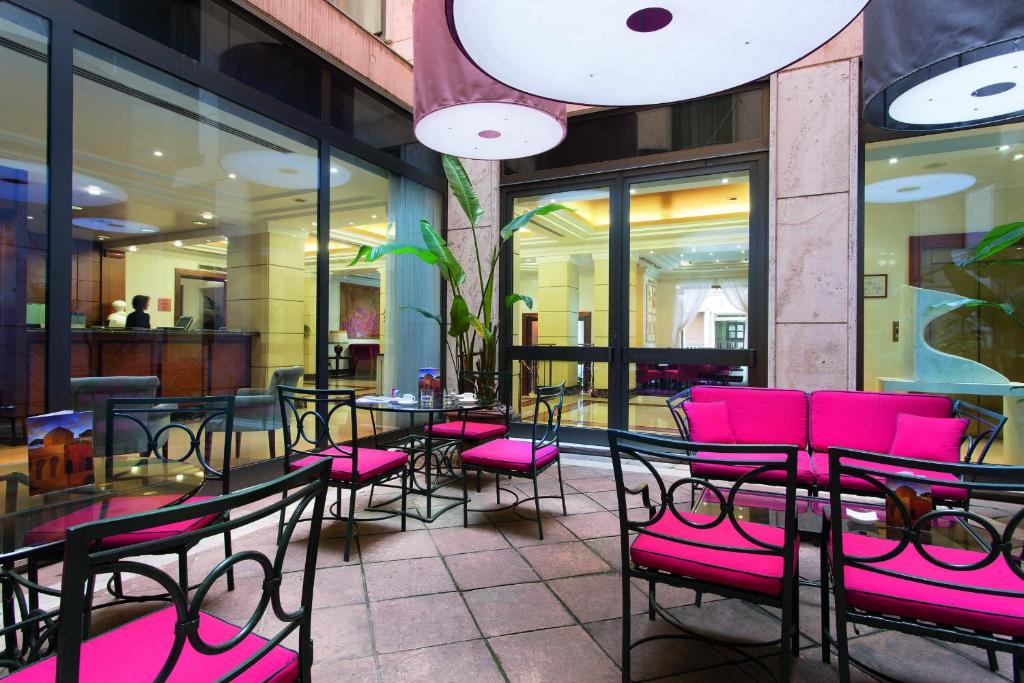 A seating area at Hotel dei Mellini