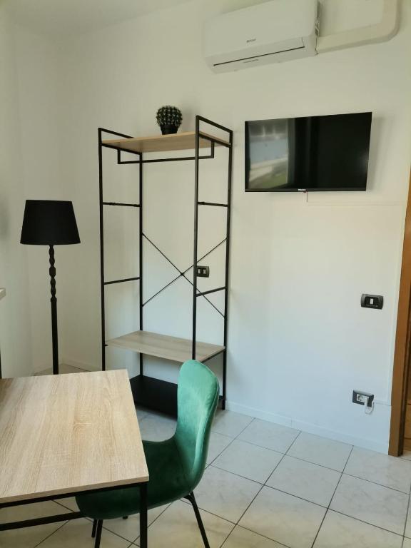 TV a/nebo společenská místnost v ubytování Guesthouse Tree Rooms Industrial