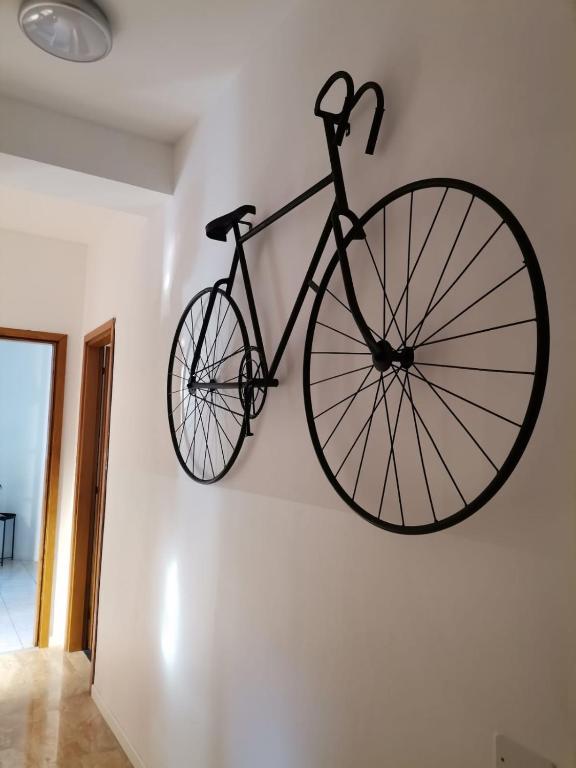 Jízda na kole v ubytování Guesthouse Tree Rooms Industrial nebo okolí