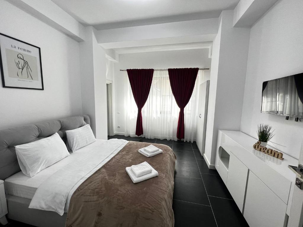 A bed or beds in a room at Marvellous Aparthotel with Master Apartments Suceava