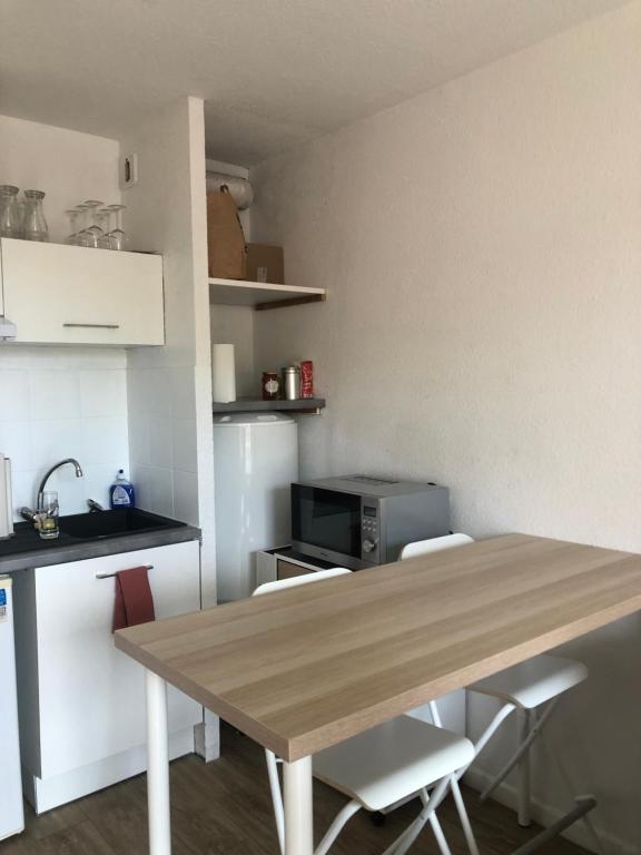 Zdjęcie z galerii obiektu STUDIO A LA SEMAINE PROCHE BORDEAUX w mieście Talence