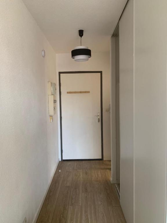Zdjęcie z galerii obiektu STUDIO A LA SEMAINE PROCHE BORDEAUX w mieście Talence