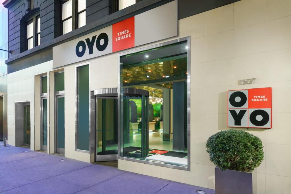 Certifikát, hodnocení, plakát nebo jiný dokument vystavený v ubytování OYO Times Square