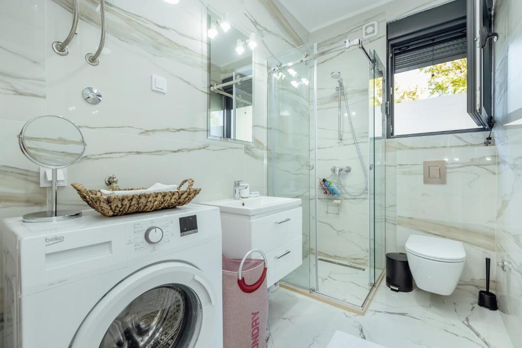 Un baño de Miracle apartment